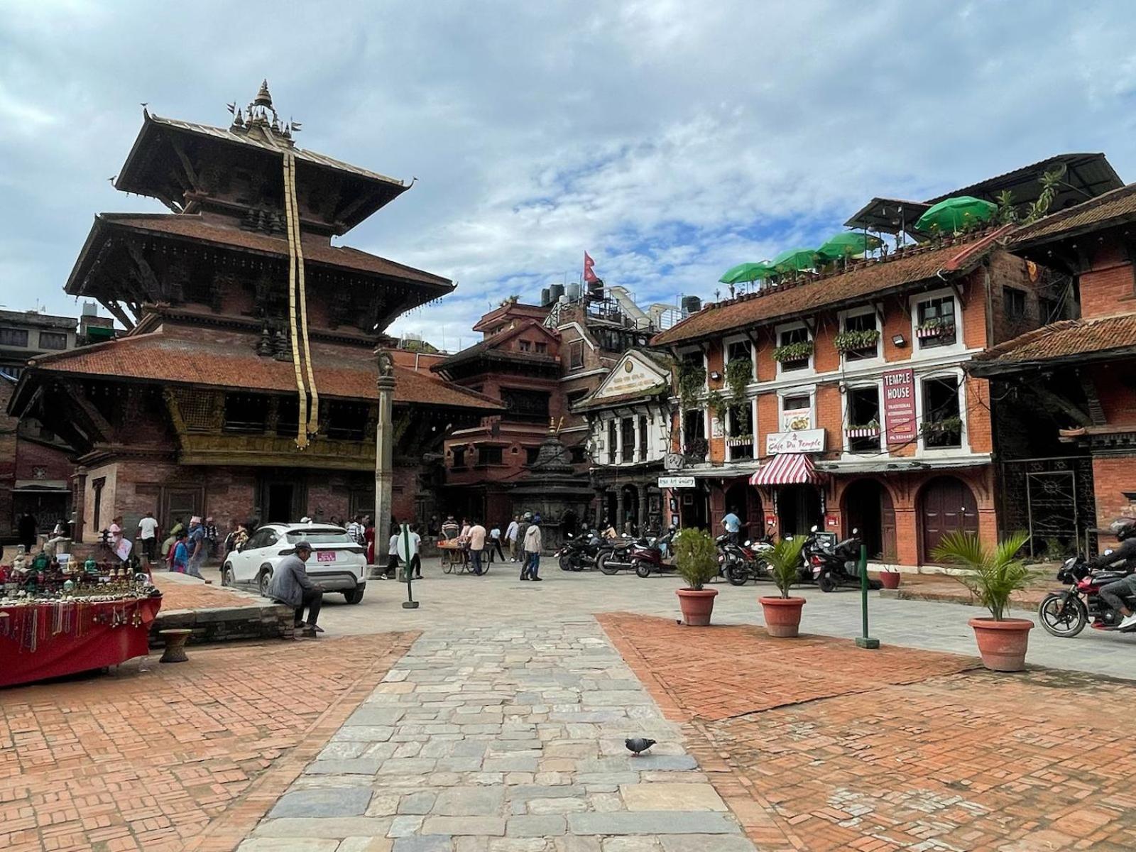 ホテル Patan Square - 2 Km From Patan Durbar Square エクステリア 写真