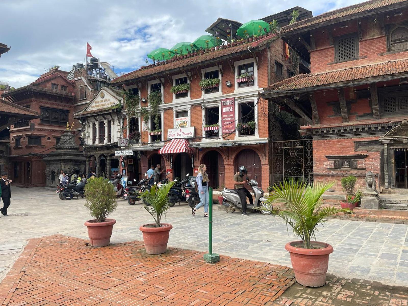 ホテル Patan Square - 2 Km From Patan Durbar Square エクステリア 写真