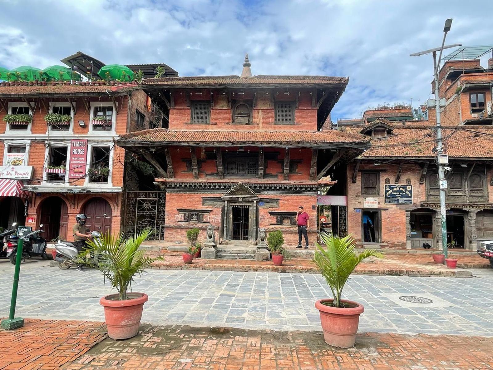 ホテル Patan Square - 2 Km From Patan Durbar Square エクステリア 写真